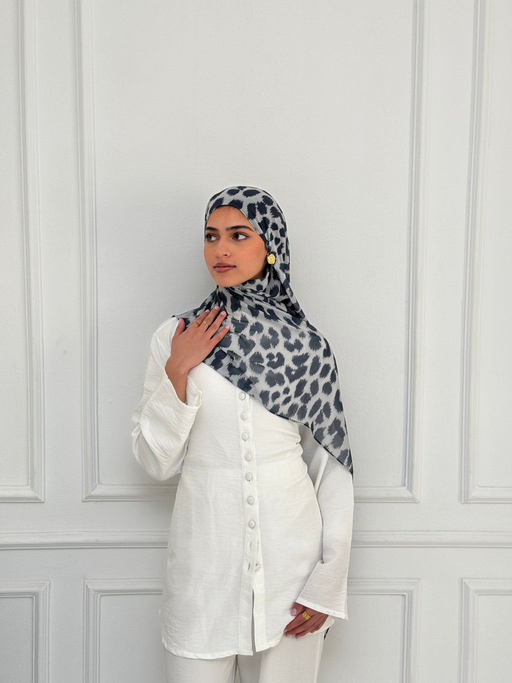 Grey Leo Scarf