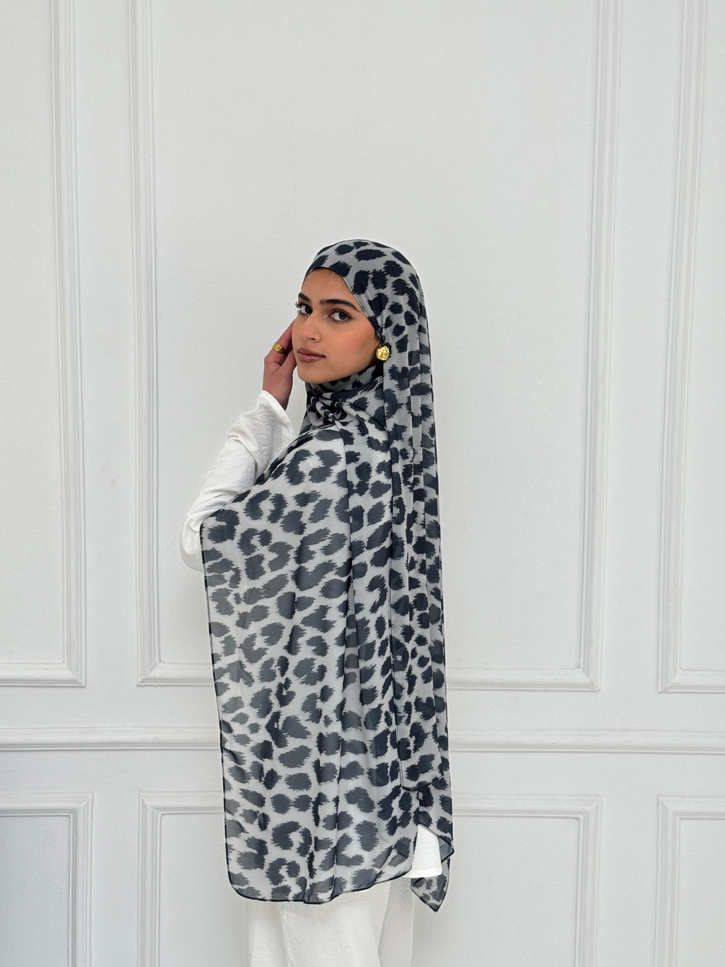Grey Leo Scarf