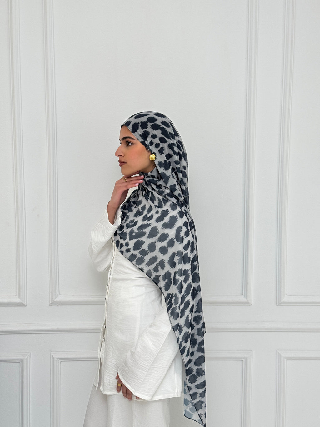 Grey Leo Scarf