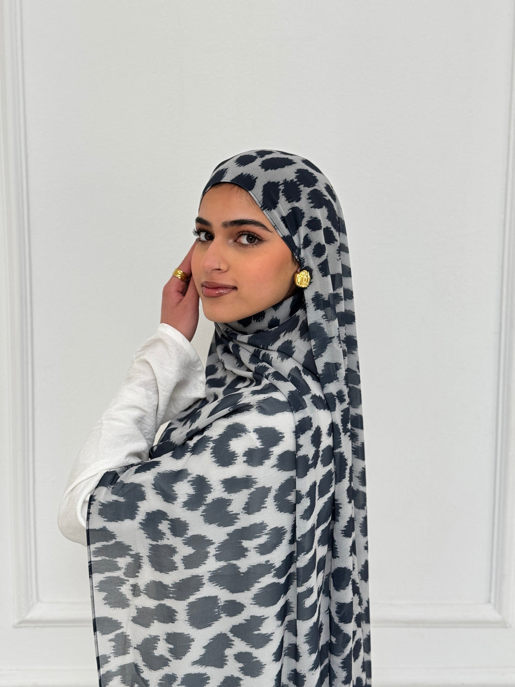 Grey Leo Scarf