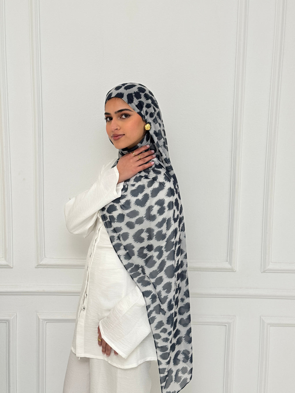 Grey Leo Scarf