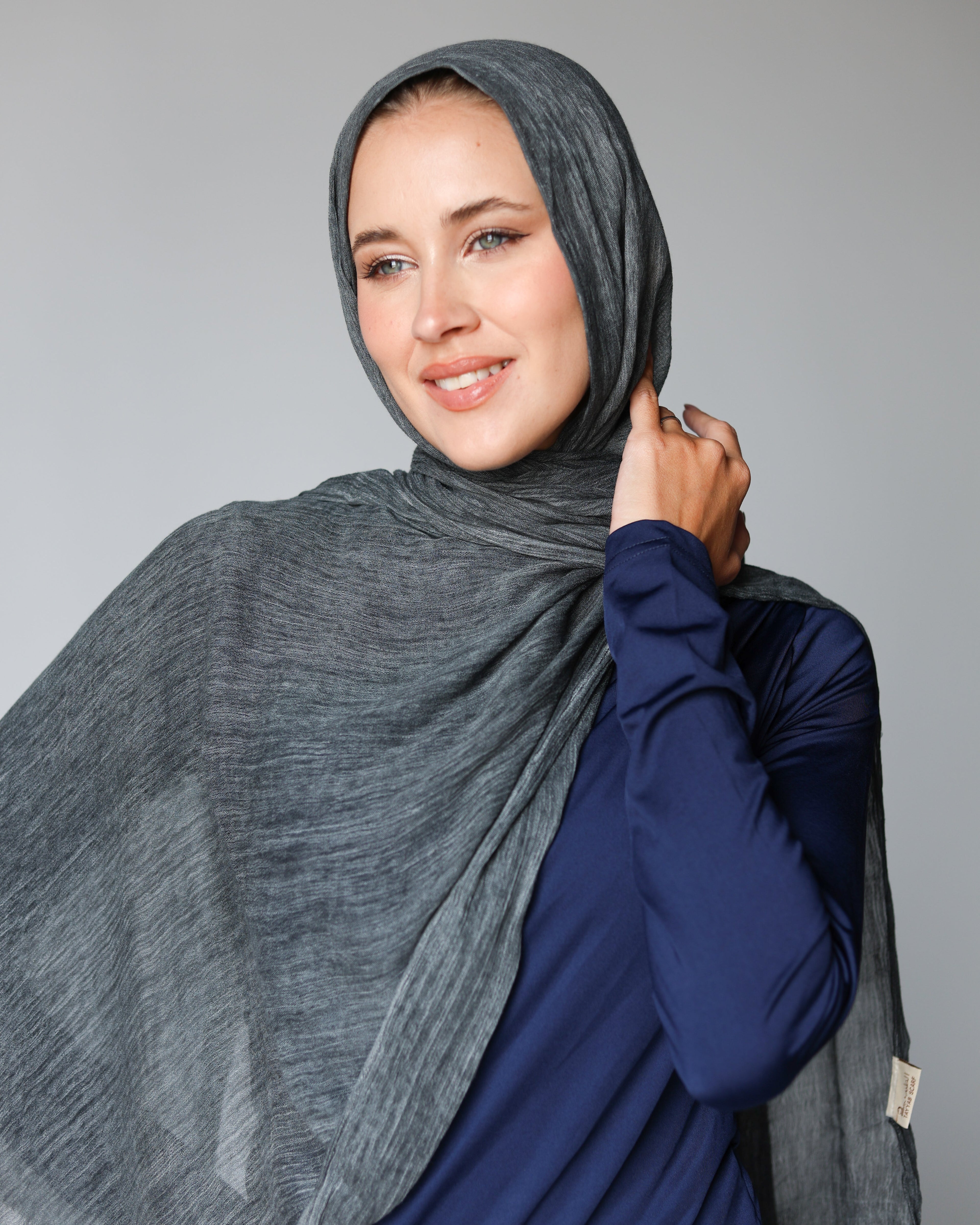 Her Thai Line Scarf- Grey